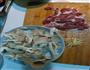 平菇肉片汤的做法图解1