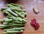 鸡脯肉焖芦笋的做法图解2