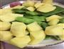 东北菜   土豆炖豆角的做法图解1