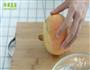 巧剥石榴的做法图解1