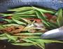五花肉炒芸豆的做法图解5