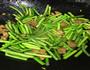 五花肉炒蒜心豆角的做法图解6
