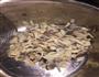 电饭锅自制菌菇培根饭的做法图解1