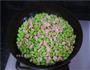 冬菇毛豆炒鸡丁的做法图解7