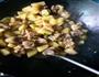 土豆烧鸡腿肉的做法图解1