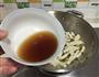 酸菜鱿鱼炒年糕的做法图解6