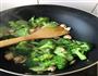 奶蔬鸡肉意大利面的做法图解2