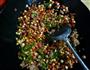 胡萝卜炒玉米粒的做法图解3