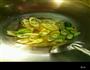 金针菇炒蒜苔的做法图解1