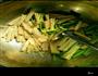 金针菇炒蒜苔的做法图解2
