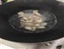 土豆焖五花肉的做法图解1