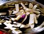 瘦肉炒茄子的做法图解1