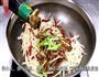 白菜帮炒肉丝的做法图解3