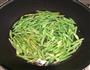 豆角肉丝炒饼的做法图解1