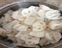 电饭锅莲藕猪骨汤的做法图解1