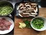 香干毛豆炒肉丝的做法图解1