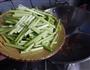 蒜苔炒腊肉的做法图解6