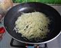 鸡蛋煎土豆丝的做法图解6
