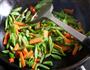 嫩滑爽口素炒四季豆的做法图解5