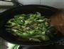 青椒炖土猪肉的做法图解5