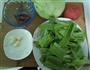 肉丝番茄烧茄子的做法图解1
