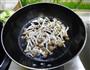 蒜苔炒蟹味菇的做法图解5