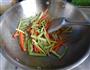 芹菜肉丝炒米线的做法图解10