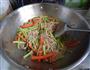 芹菜肉丝炒米线的做法图解16
