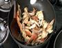 豆豉炒肉蟹的做法图解9