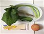 宝宝辅食鲜虾菠菜鸡蛋挂面的做法图解1