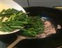 蒜苔炒肉的做法图解2