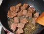 黑蒜子牛肉粒的做法图解8