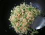 四季豆榨菜炒鸡蛋饭的做法图解3