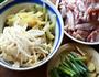 猪肉酸菜炖粉条的做法图解1