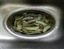 蒜味肠炒峨眉豆的做法图解3