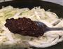 豆瓣酱炒白菜肉丝的做法图解7