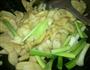 鸡腿菇 茨菇 香肠 炒蒜叶的做法图解6