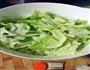 腊肉炒圆白菜的做法图解1