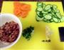 青瓜红萝卜炒肉片的做法图解1