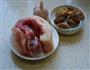 香菇炖肉的做法图解1