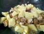 香菇土豆炖鸡块的做法图解4