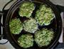 芹菜叶鸡蛋饼的做法图解3