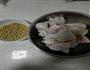 猪脚炖黄豆的做法图解1