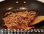 京酱肉丝卷饼的做法图解7