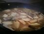 土豆香菇豆芽炖鸡块的做法图解1