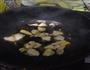 四季豆烧土豆的做法图解2