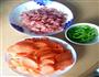 胡萝卜炒腊肠的做法图解1