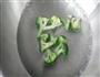 菌菇鲜虾奶炖的做法图解2
