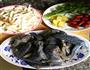 乌鸡蟹味菇红枣煲汤的做法图解1