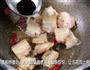 五花肉烧腐竹的做法图解3